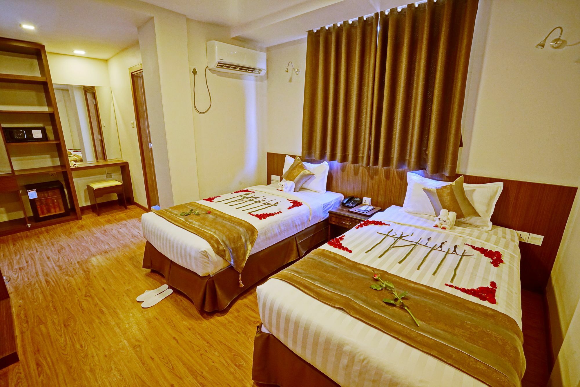 Sanctuary Hotel Mandalay Exterior foto